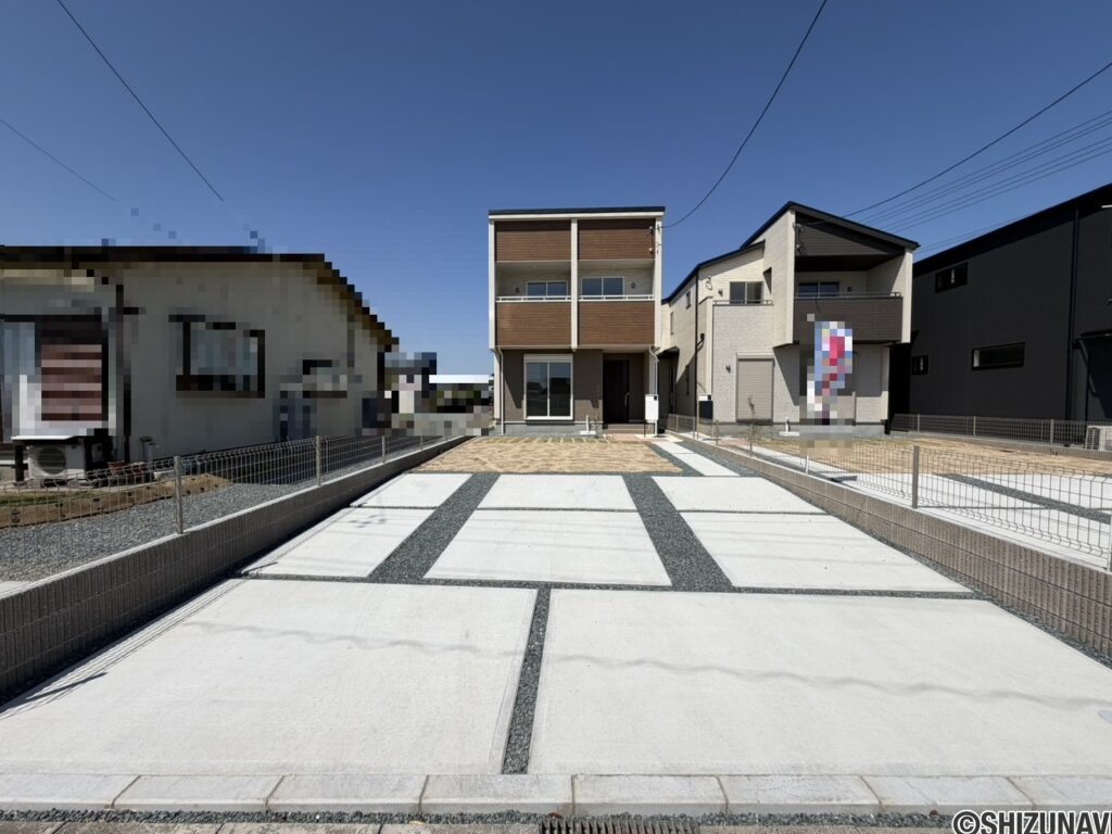 ４号棟　外観駐車場広々！