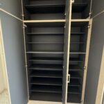 １号棟・３号棟・４号棟　共通大容量の玄関収納。姿見付きなのはうれしいですね。