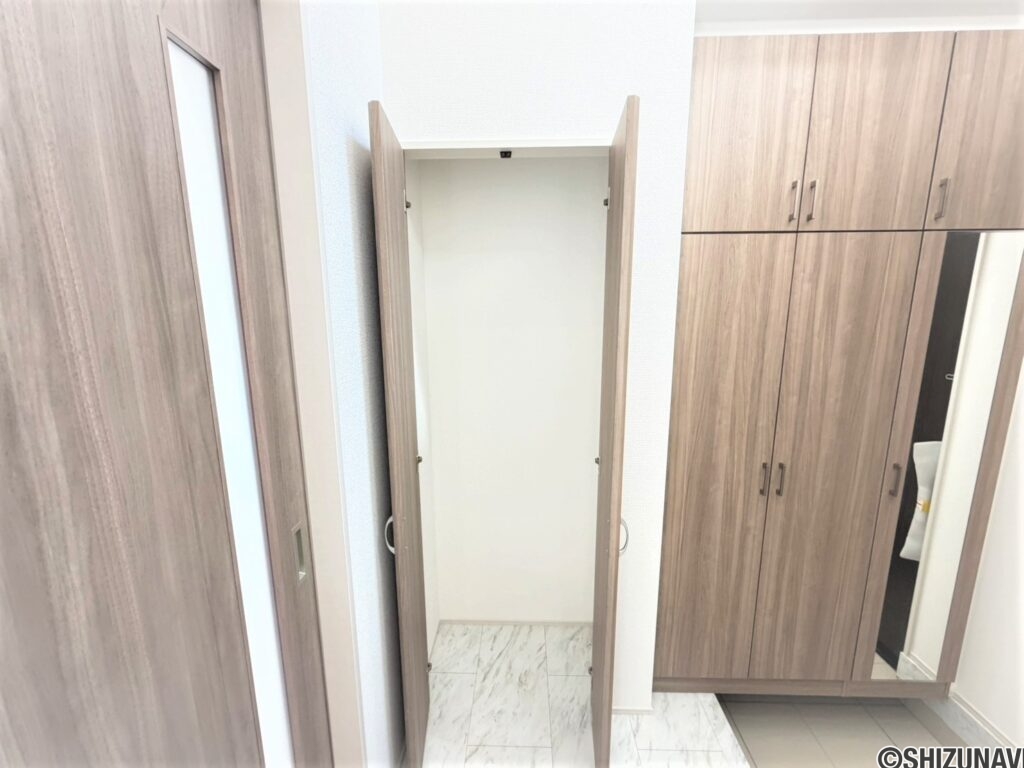 ３号棟　玄関玄関収納が沢山あるのはうれしいですね！