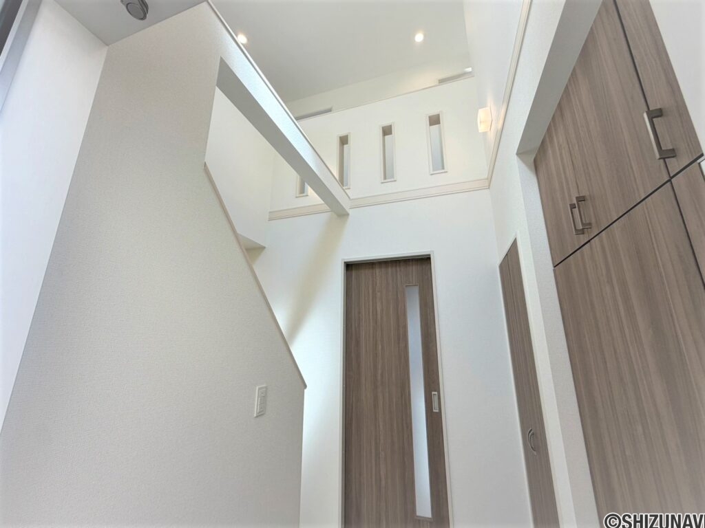 ３号棟　玄関吹き抜けになっていて開放感抜群♪