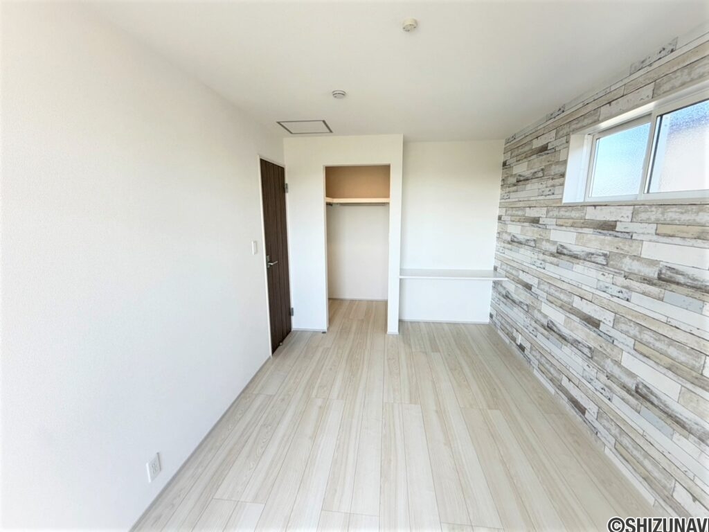 ３号棟　２階主寝室ウォークインクローゼット・デスクスペース付き！