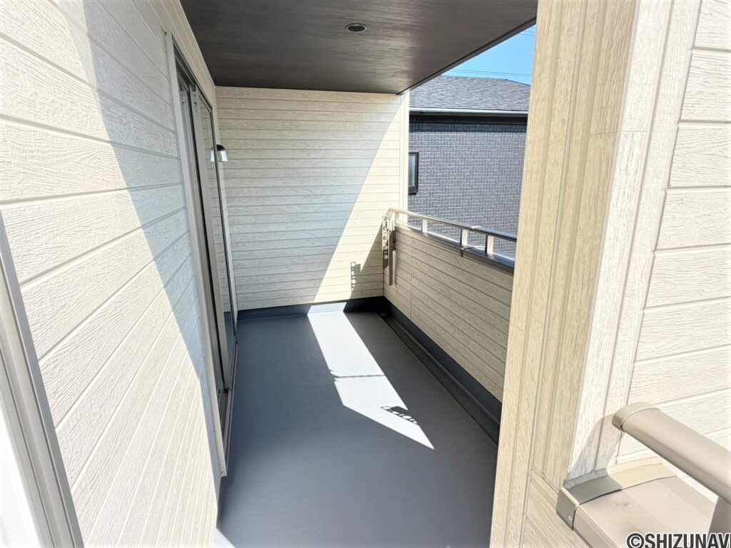 ３号棟　２階インナーバルコニー南面のインナーバルコニーです♪