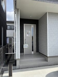 玄関ポーチです