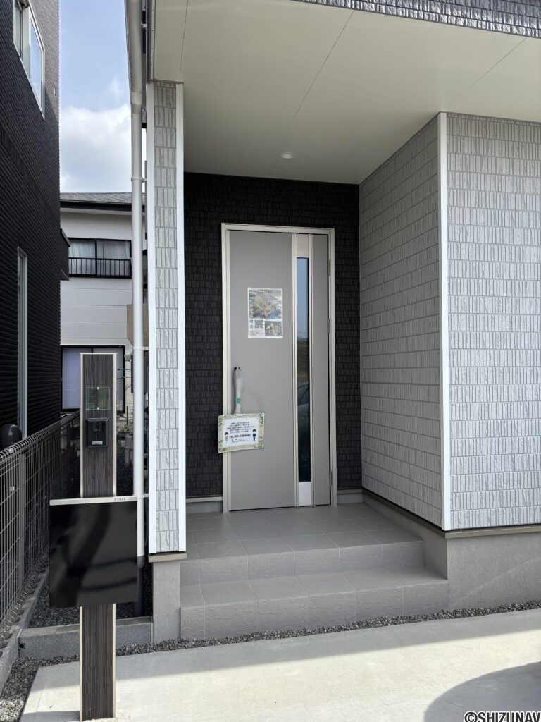 玄関ポーチです