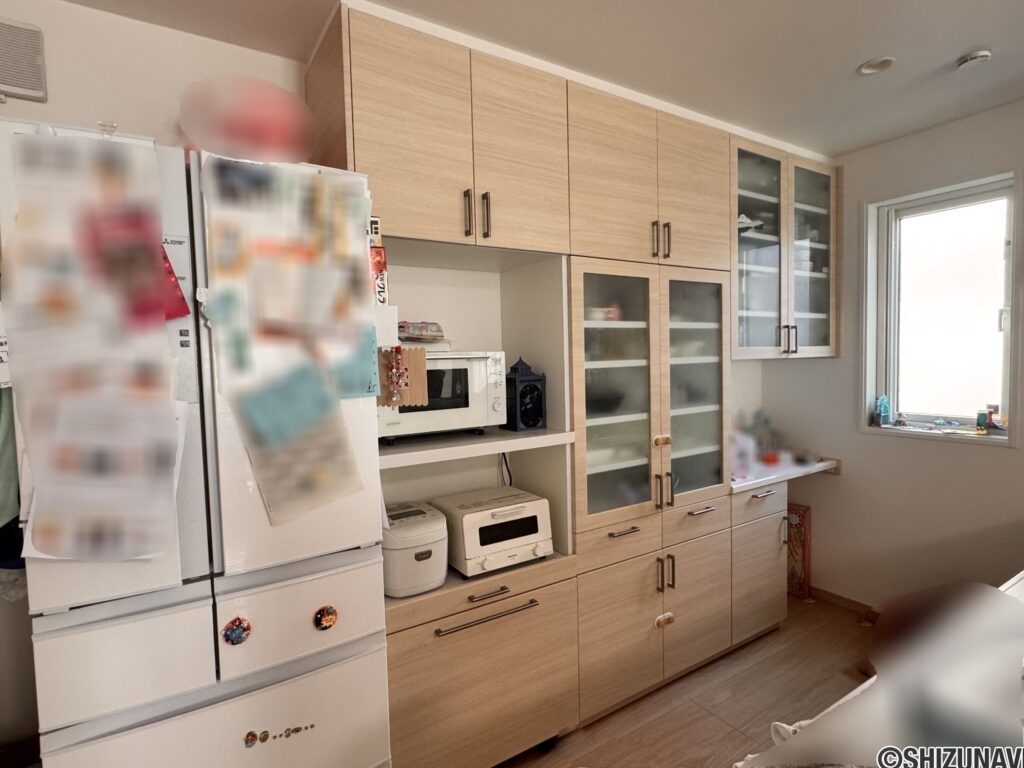 建付けのカップボード