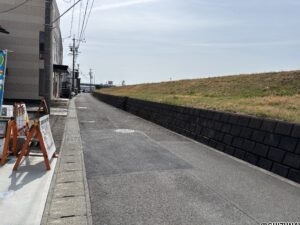 南側正面道路です