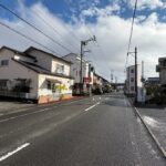 前面道路(北側から撮影)　下川原2丁目戸建て　中古住宅