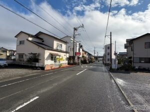前面道路(北側から撮影)　下川原2丁目戸建て　中古住宅