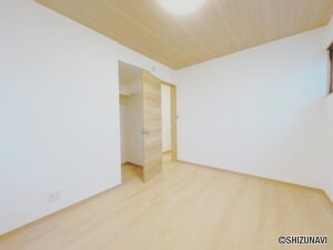 中丸【リフォーム後】2階北側6帖洋室