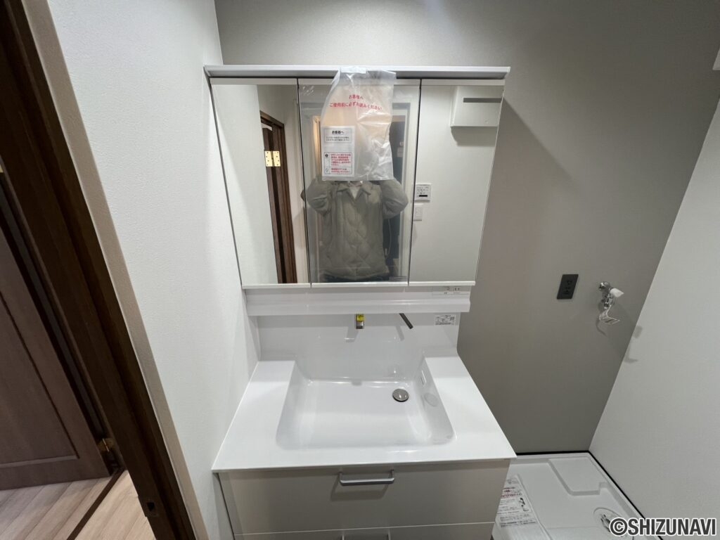 洗面化粧台も新品です