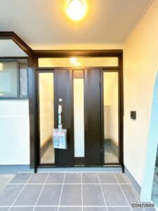 中丸【リフォーム後】玄関（外観）