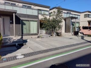 駐車スペースは並列で3台分