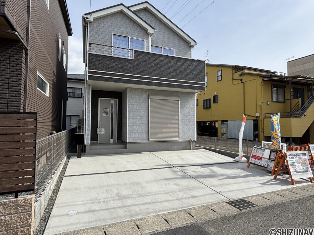 西側斜め正面です