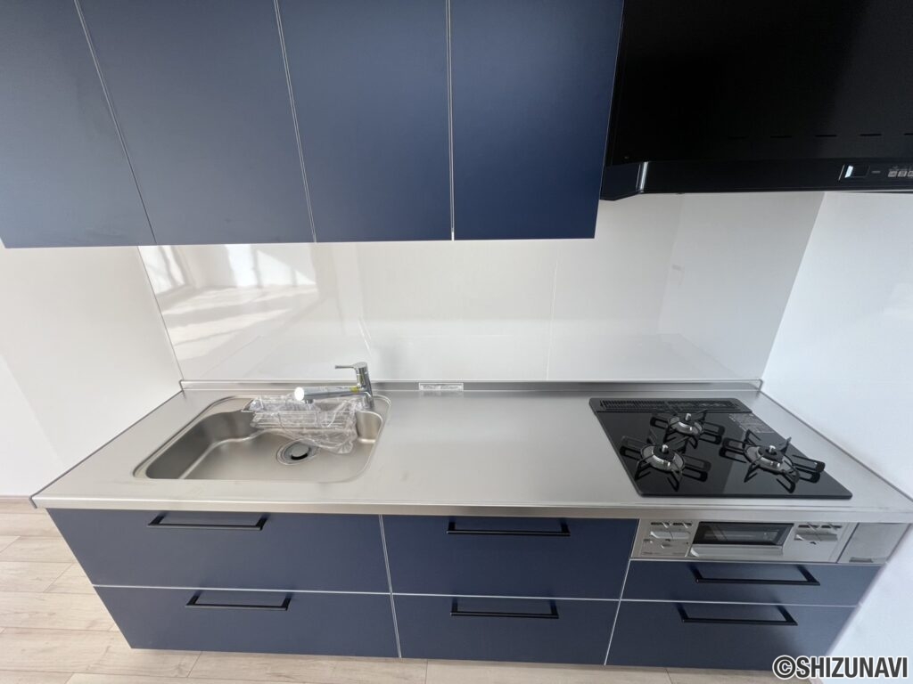 上部には収納もあります