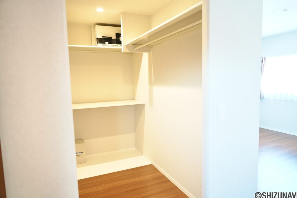 2階北側洋室内ウォークインクローゼット　別角度です。