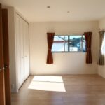 2階南側洋室　別角度です。