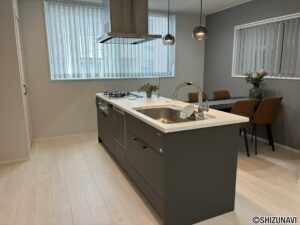 アイランド型のキッチン