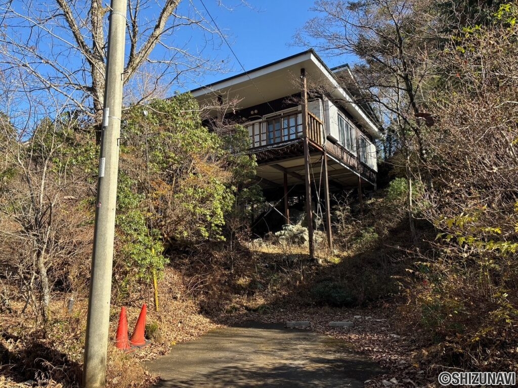 裾野市須山　十里木別荘地内　中古戸建