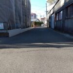 物件北側の道路(幅員4.2m) 東側からの写真です。