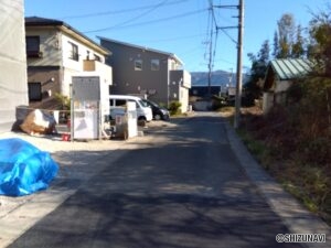 前面道路(東側)の写真です。