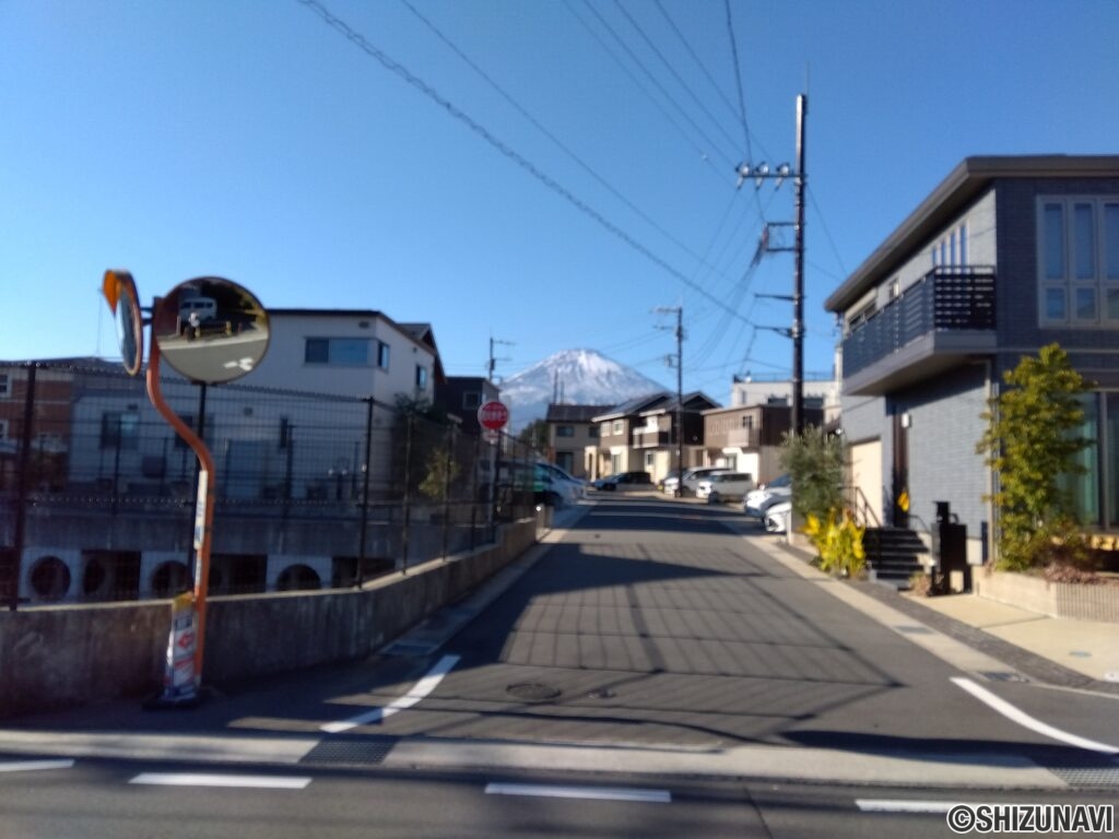 物件の外からは、富士山を眺めることができます。