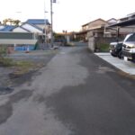 前面道路 西側の写真です。