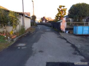 前面道路 東側の写真です。