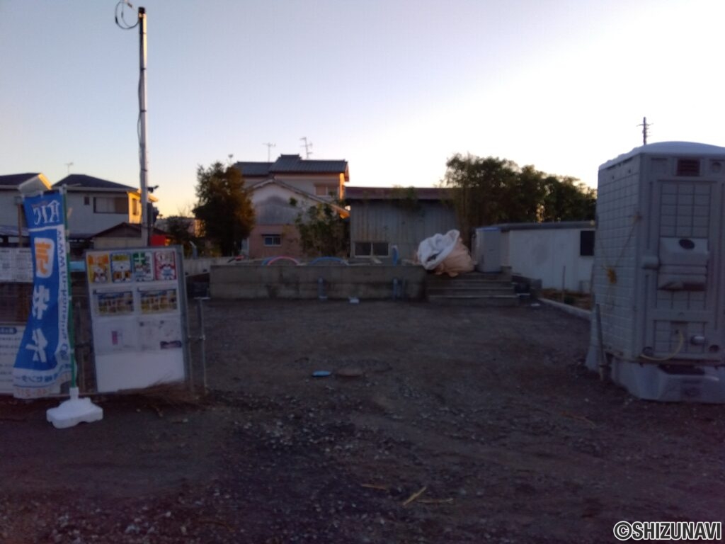 1号棟 物件正面からの写真です。