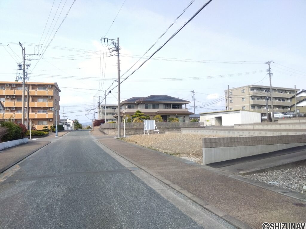 【仲介手数料不要、建築条件なし】袋井市愛野南4丁目分譲地内の角地の画像