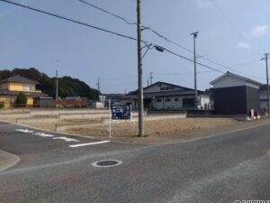 【仲介手数料不要、建築条件なし】袋井市愛野南4丁目分譲地内の角地の画像