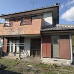 南側の庭から見た外観です