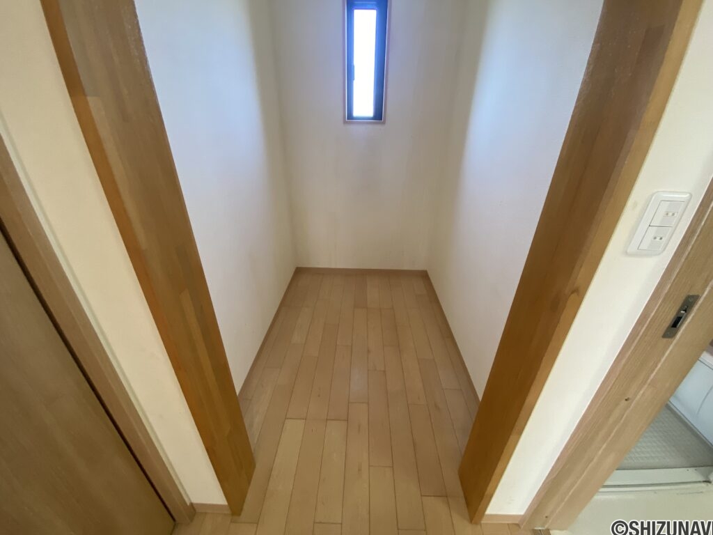 磐田市松之木島　中古住宅の画像