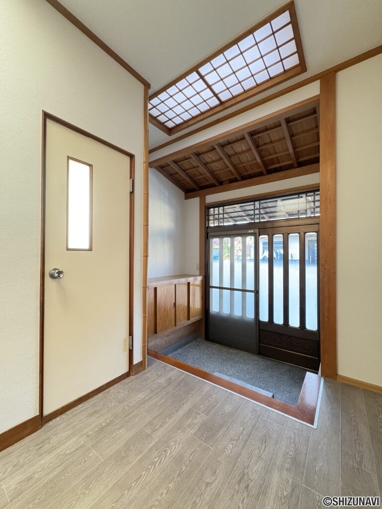 空き家買取専科　石津中町　玄関