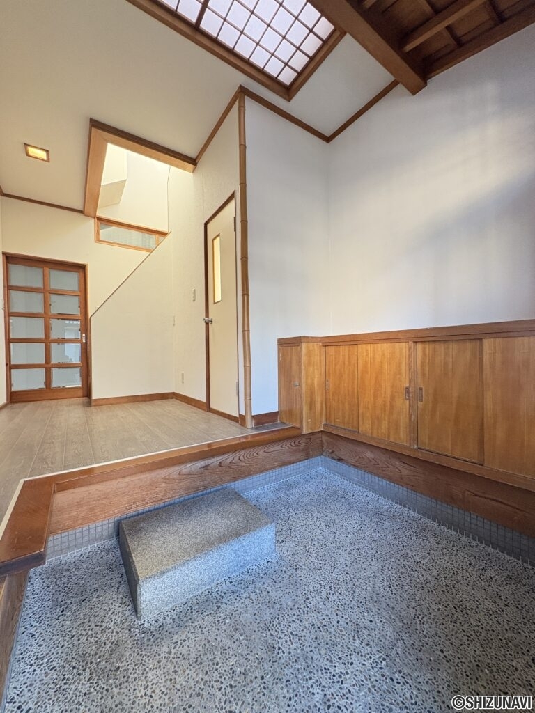 空き家買取専科　石津中町　玄関