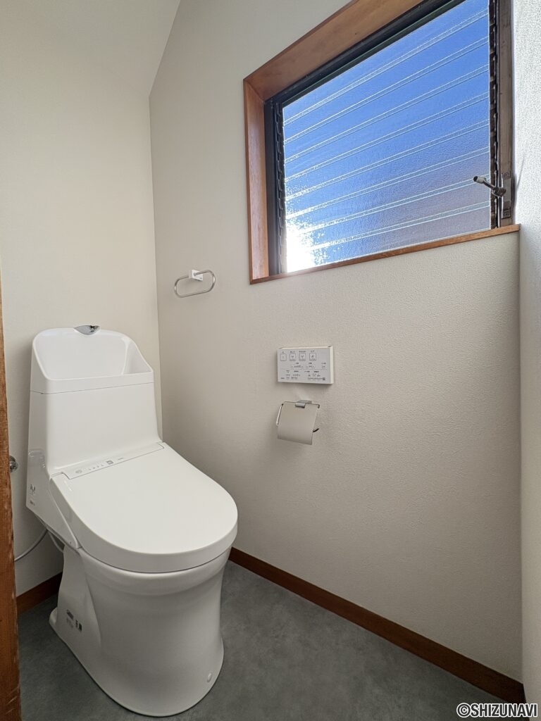 空き家買取専科　石津中町　1階トイレ