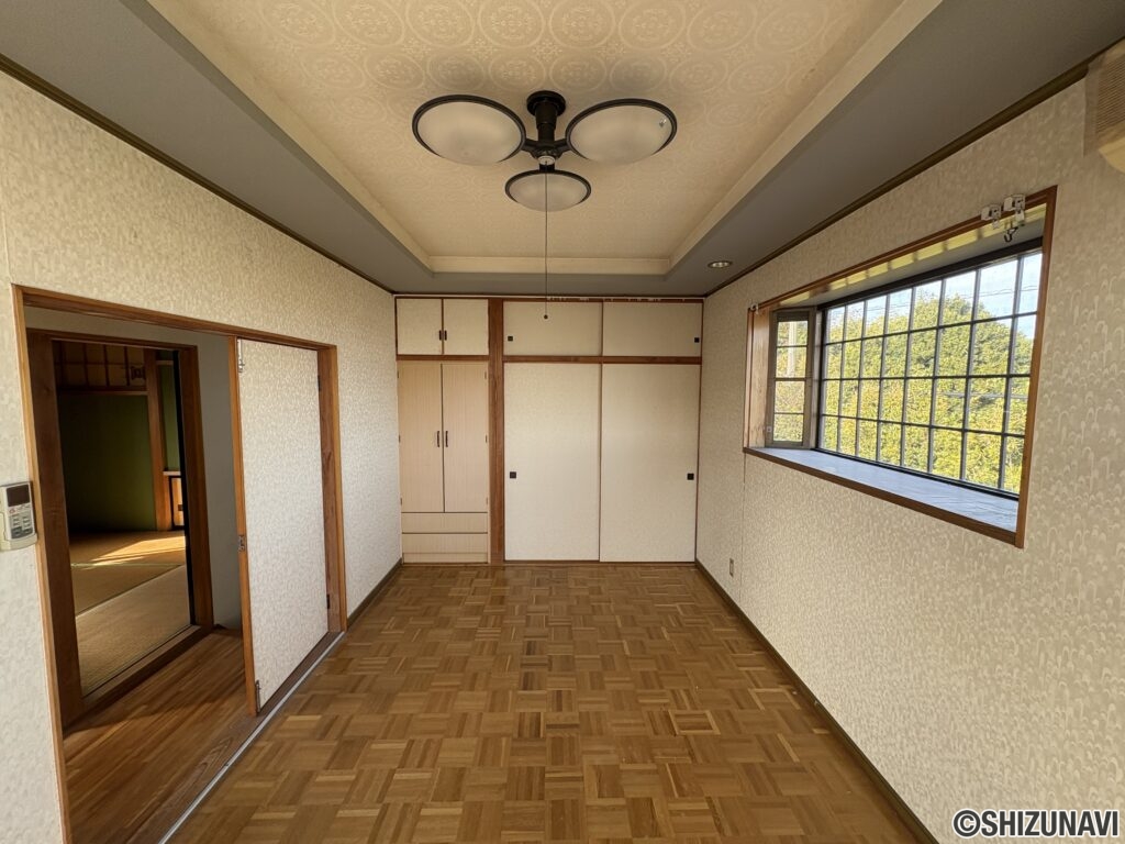 2階東側洋室です。