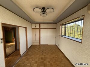 2階東側洋室です。