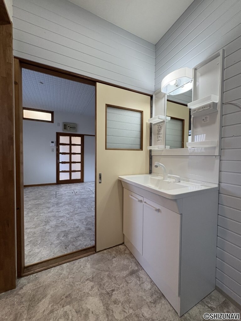 空き家買取専科　石津中町　洗面室