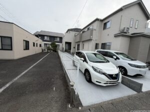 駐車場　縦に3台は停めれそうです。