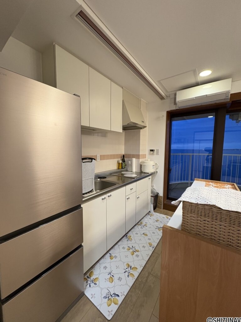 キッチンは、食器収納棚もついております。