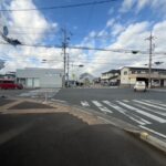 西側前面道路です。