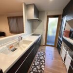 人気の対面キッチンで家族の会話も弾みます。