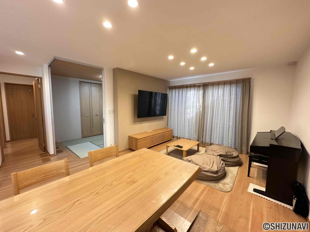 ダイニングスペースとリビングスペースをしっかりをわけられる広さです。