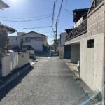 東側道路の様子。