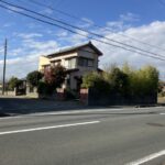 角地で日当たり良好です。