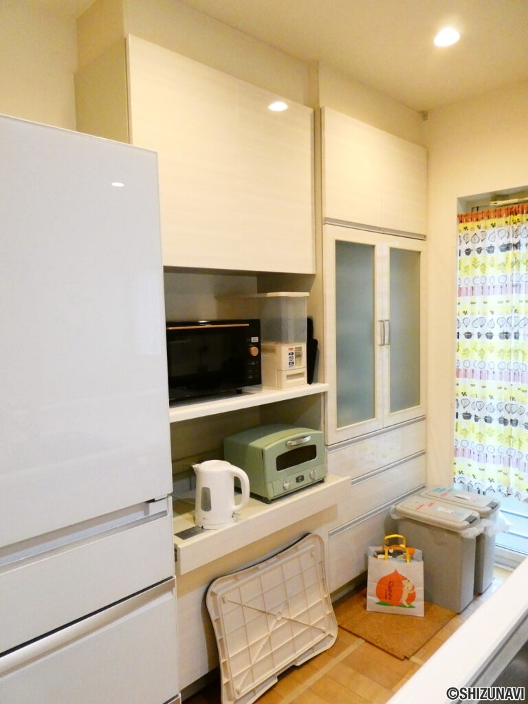 キッチンカップボード