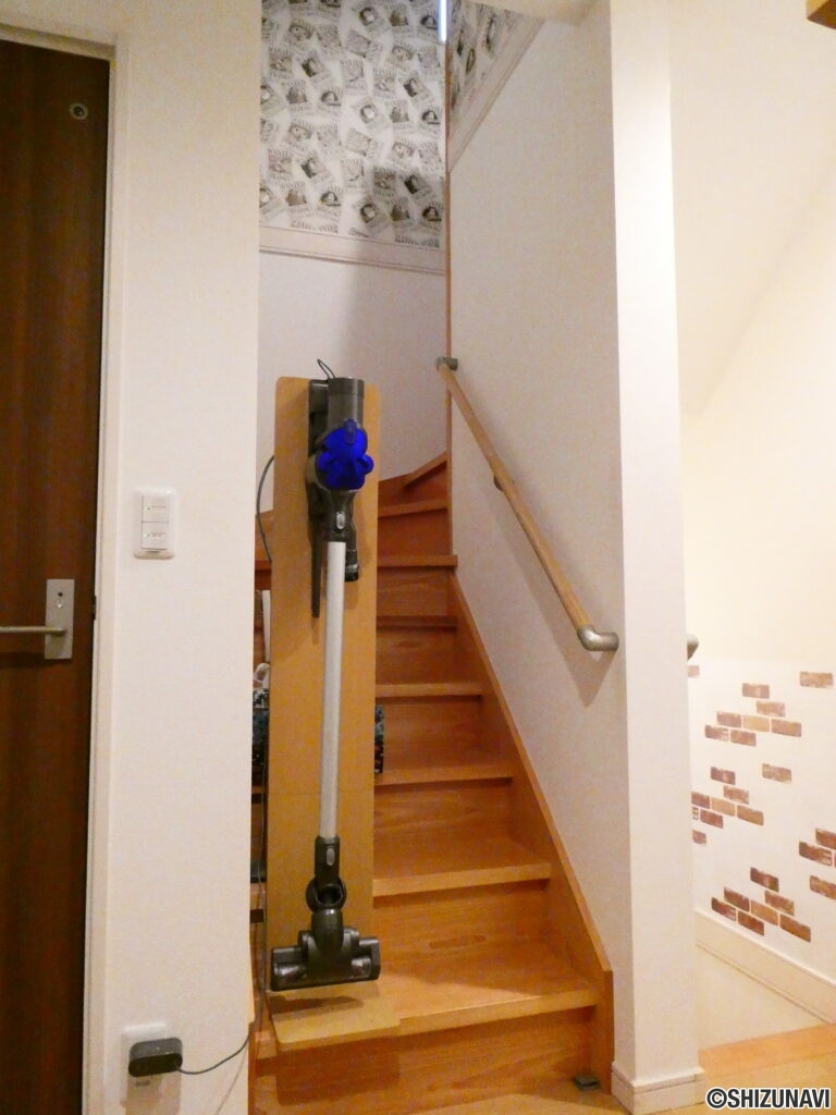 小屋裏収納への階段