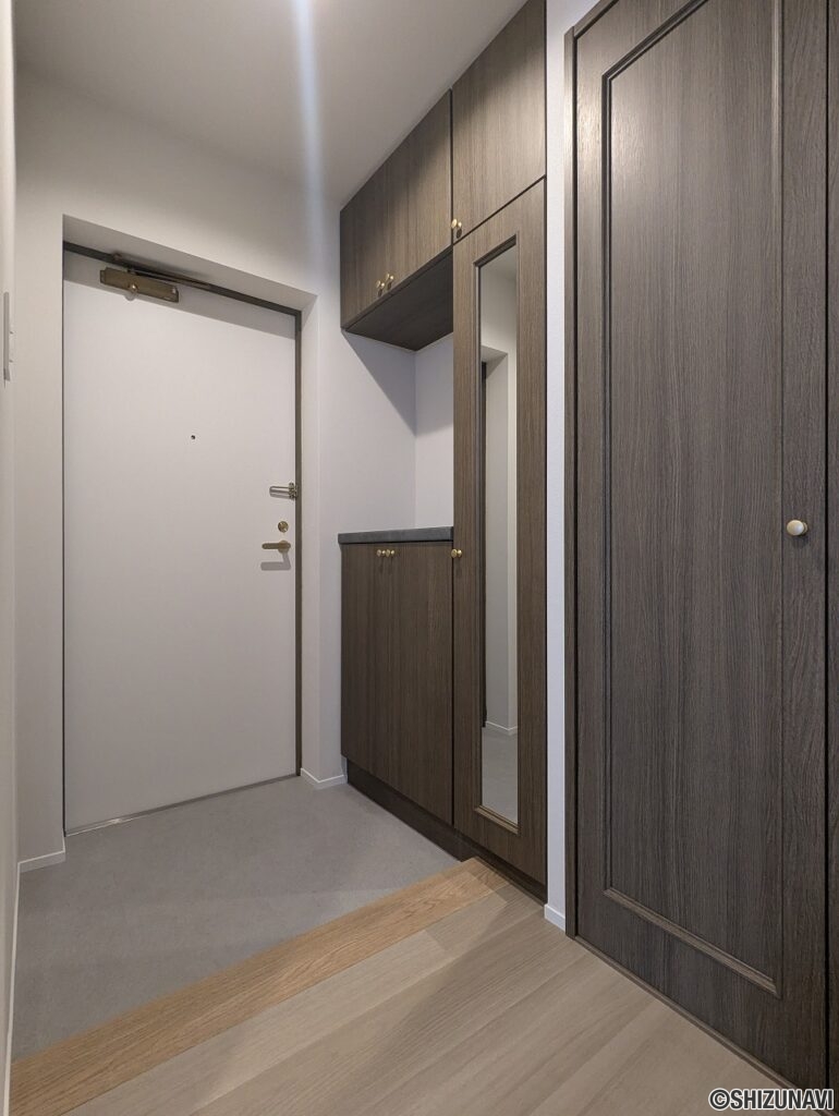 ウィンドリッヂ鷹匠　玄関