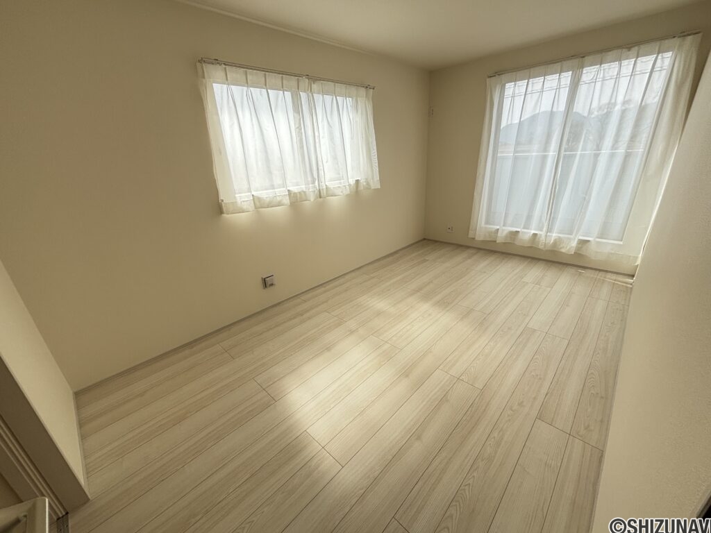 ２階洋室（7.5帖）です