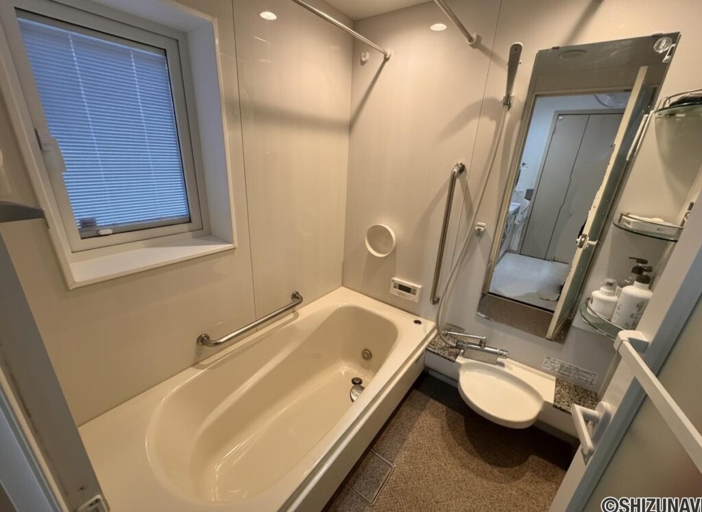 浴室浴室乾燥機付き、物干し竿3本